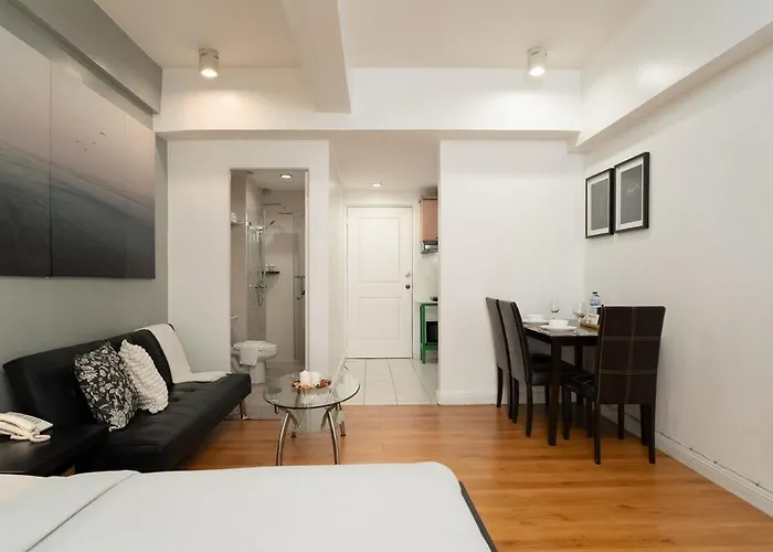 Penthouse In Greenbelt - Park View & Pool Apartment *