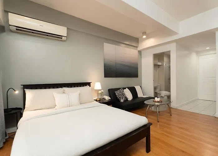 Penthouse In Greenbelt - Park View & Pool Manila