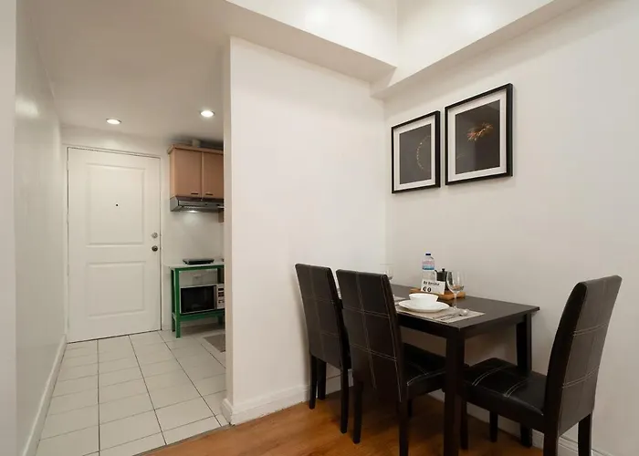 Penthouse In Greenbelt - Park View & Pool Apartment Manila