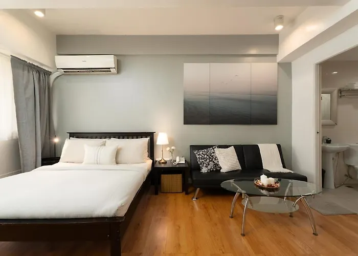 Penthouse In Greenbelt - Park View & Pool *