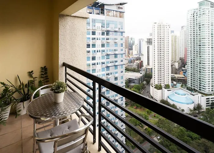 Penthouse In Greenbelt - Park View & Pool Apartment Manila