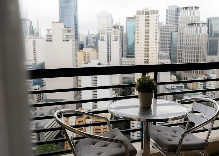 Penthouse In Greenbelt - Park View & Pool Apartment *