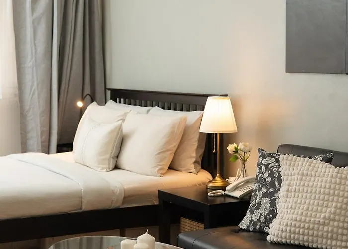 Penthouse In Greenbelt - Park View & Pool Apartment Manila